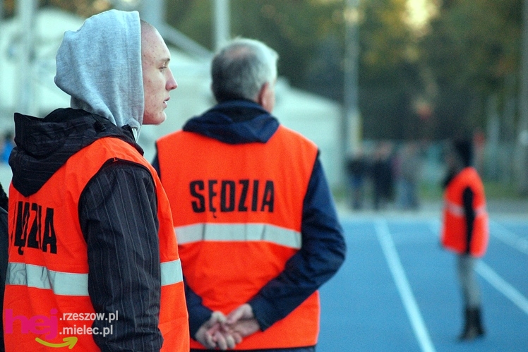 Biegał cały Mielec. I okolice też. XIX Bieg Uliczny o Puchar Prezydenta Mielca wokół stadionu - CZĘŚĆ PIERWSZA