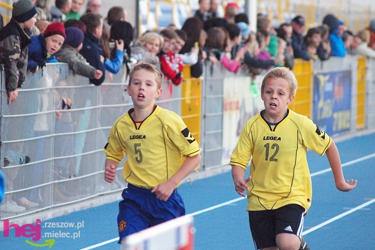 Biegał cały Mielec. I okolice też. XIX Bieg Uliczny o Puchar Prezydenta Mielca wokół stadionu - CZĘŚĆ PIERWSZA