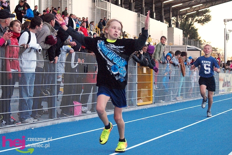 Biegał cały Mielec. I okolice też. XIX Bieg Uliczny o Puchar Prezydenta Mielca wokół stadionu - CZĘŚĆ PIERWSZA