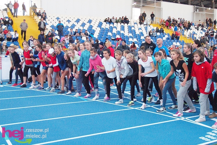 Biegał cały Mielec. I okolice też. XIX Bieg Uliczny o Puchar Prezydenta Mielca wokół stadionu - CZĘŚĆ PIERWSZA