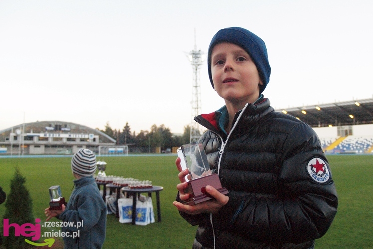 Biegał cały Mielec. I okolice też. XIX Bieg Uliczny o Puchar Prezydenta Mielca wokół stadionu - CZĘŚĆ PIERWSZA