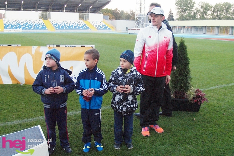 Biegał cały Mielec. I okolice też. XIX Bieg Uliczny o Puchar Prezydenta Mielca wokół stadionu - CZĘŚĆ PIERWSZA