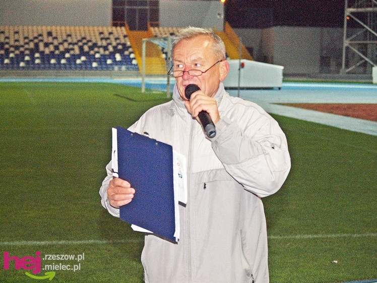 Biegał cały Mielec. I okolice też. XIX Bieg Uliczny o Puchar Prezydenta Mielca wokół stadionu - CZĘŚĆ PIERWSZA