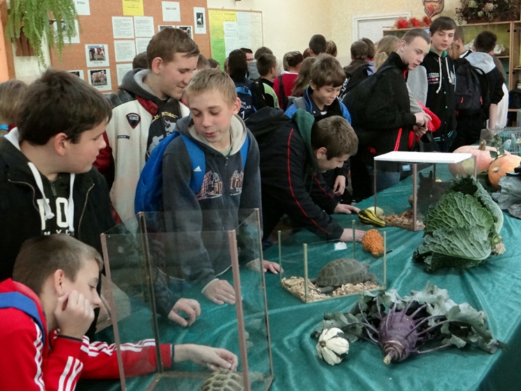 Piknik edukacyjny w Rzemieniu: blisko 300 gimnazjalistów zobaczyło placówkę