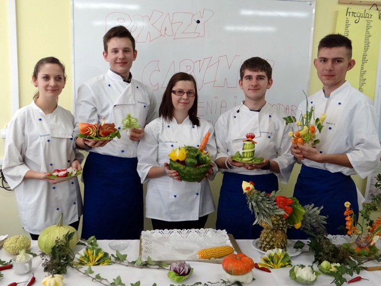 Piknik edukacyjny w Rzemieniu: blisko 300 gimnazjalistów zobaczyło placówkę