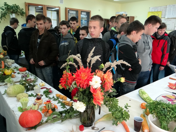 Piknik edukacyjny w Rzemieniu: blisko 300 gimnazjalistów zobaczyło placówkę