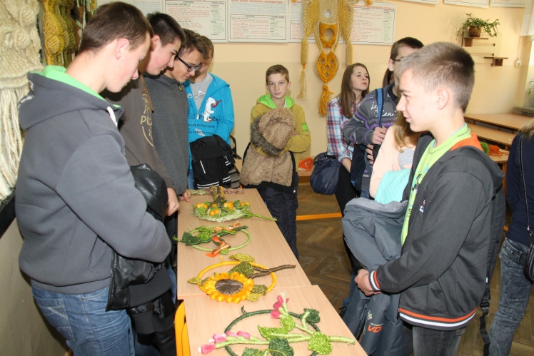 Piknik edukacyjny w Rzemieniu: blisko 300 gimnazjalistów zobaczyło placówkę