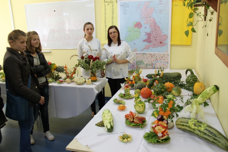 Piknik edukacyjny w Rzemieniu: blisko 300 gimnazjalistów zobaczyło placówkę