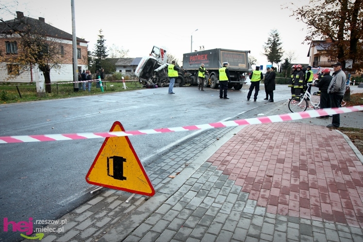 Poważny wypadek w Rzędzianowicach. TIR zderzył się z autobusem