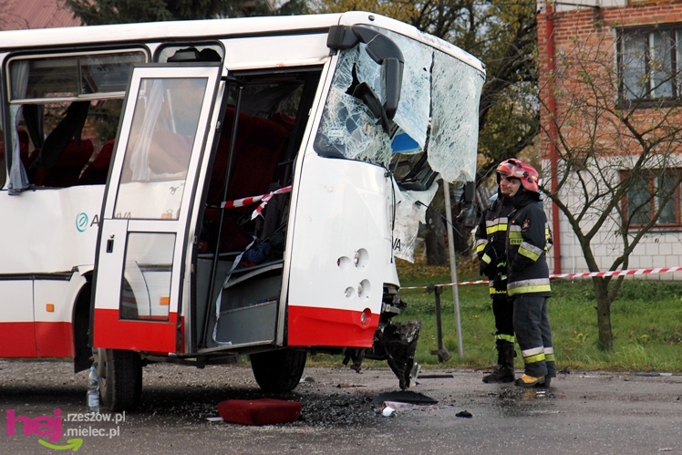Poważny wypadek w Rzędzianowicach. TIR zderzył się z autobusem