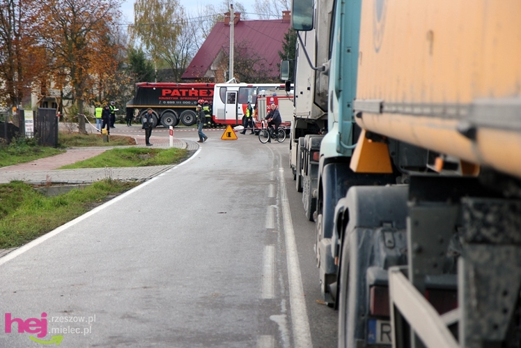 Poważny wypadek w Rzędzianowicach. TIR zderzył się z autobusem