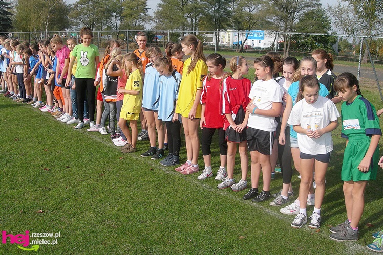 Znów biegały tłumy młodych mieszkańców powiatu. Tym razem przełajowo [FOTO]