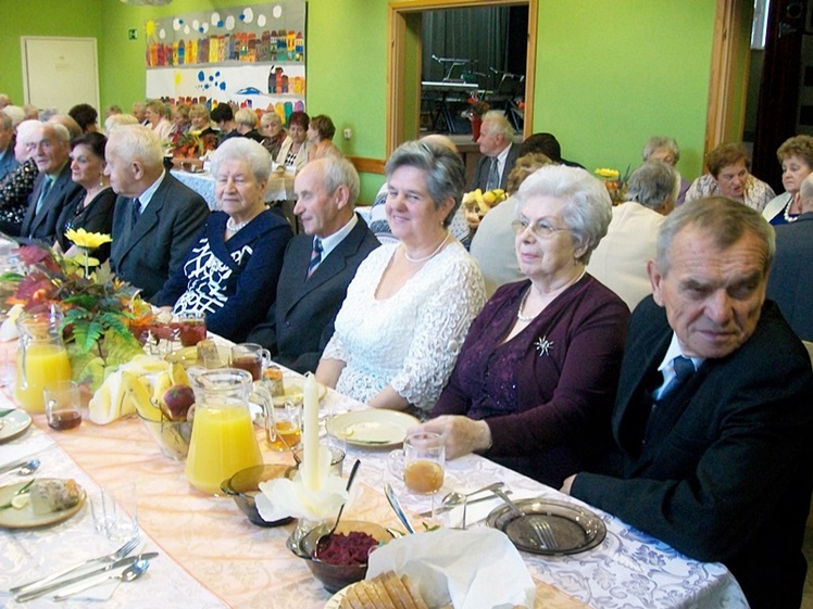 Wspólne święto seniorów w SDK. Bawiło się prawie 140 osób