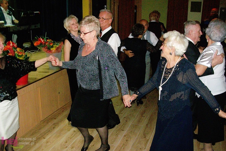 Wspólne święto mieleckich seniorów w Spółdzielczym Domu Kultury