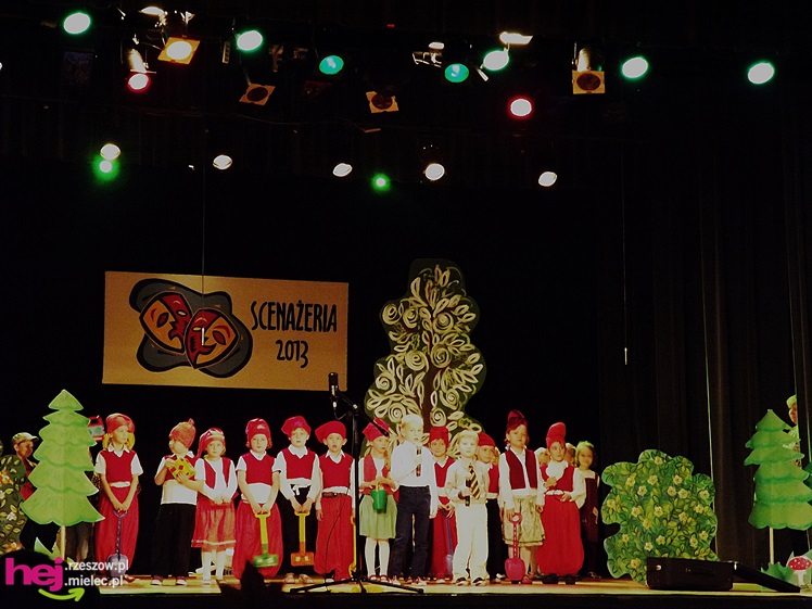 XIII Miejski Przegląd Dziecięcych Grup Teatralnych ?Scenażeria? z tłumem małych aktorów