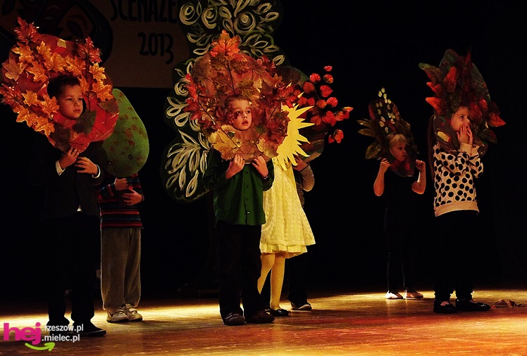 XIII Miejski Przegląd Dziecięcych Grup Teatralnych ?Scenażeria? z tłumem małych aktorów