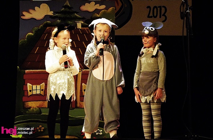 XIII Miejski Przegląd Dziecięcych Grup Teatralnych ?Scenażeria? z tłumem małych aktorów