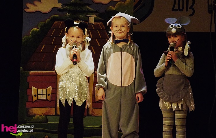 XIII Miejski Przegląd Dziecięcych Grup Teatralnych ?Scenażeria? z tłumem małych aktorów