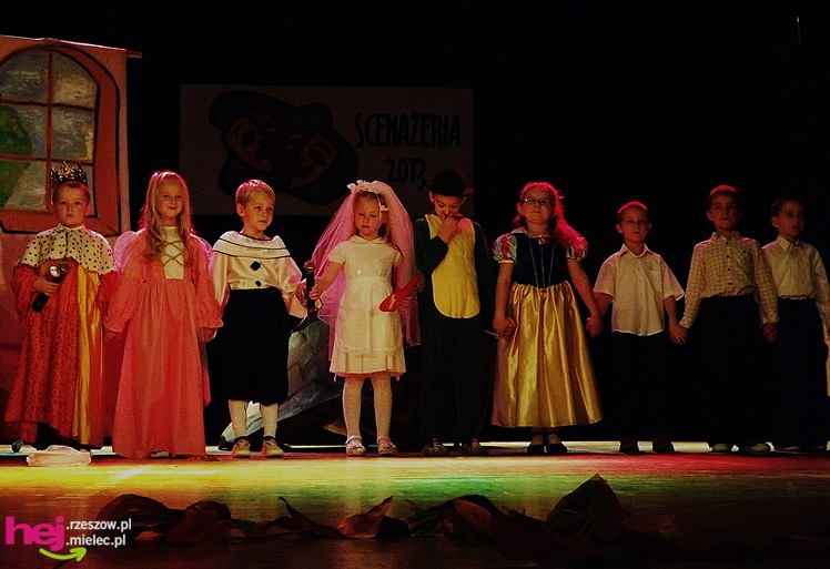XIII Miejski Przegląd Dziecięcych Grup Teatralnych ?Scenażeria? z tłumem małych aktorów