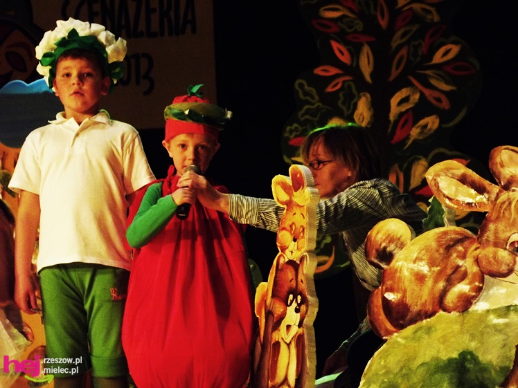 XIII Miejski Przegląd Dziecięcych Grup Teatralnych ?Scenażeria? z tłumem małych aktorów