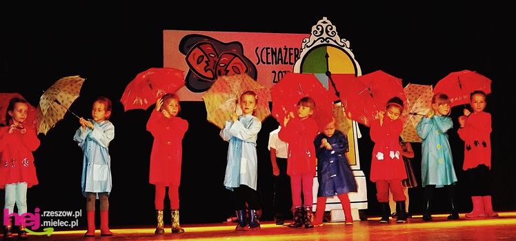 XIII Miejski Przegląd Dziecięcych Grup Teatralnych ?Scenażeria? z tłumem małych aktorów