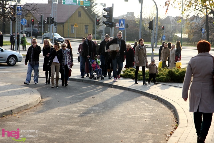 Tysiące mielczan na cmentarzach we Wszystkich Świętych