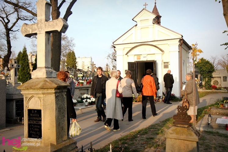Tysiące mielczan na cmentarzach we Wszystkich Świętych