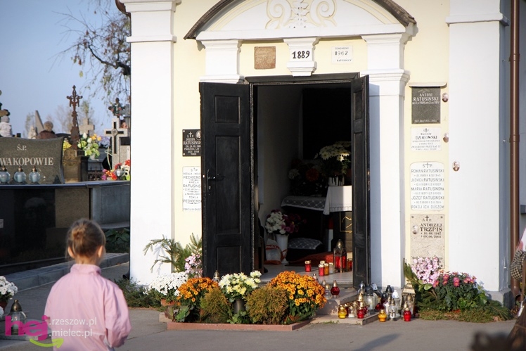 Tysiące mielczan na cmentarzach we Wszystkich Świętych