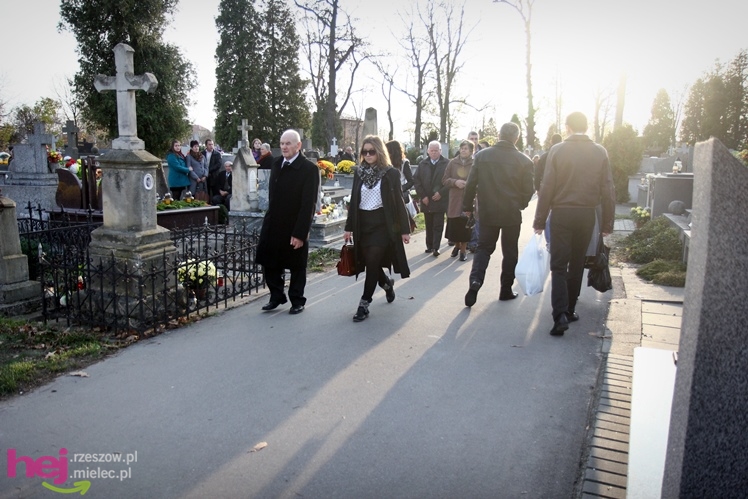 Tysiące mielczan na cmentarzach we Wszystkich Świętych