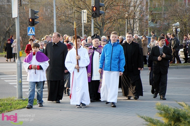 Tysiące mielczan na cmentarzach we Wszystkich Świętych