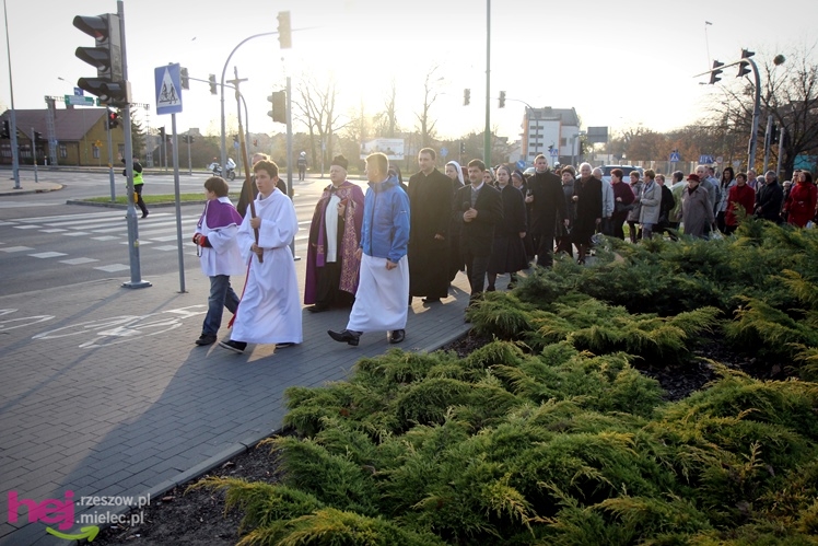 Tysiące mielczan na cmentarzach we Wszystkich Świętych