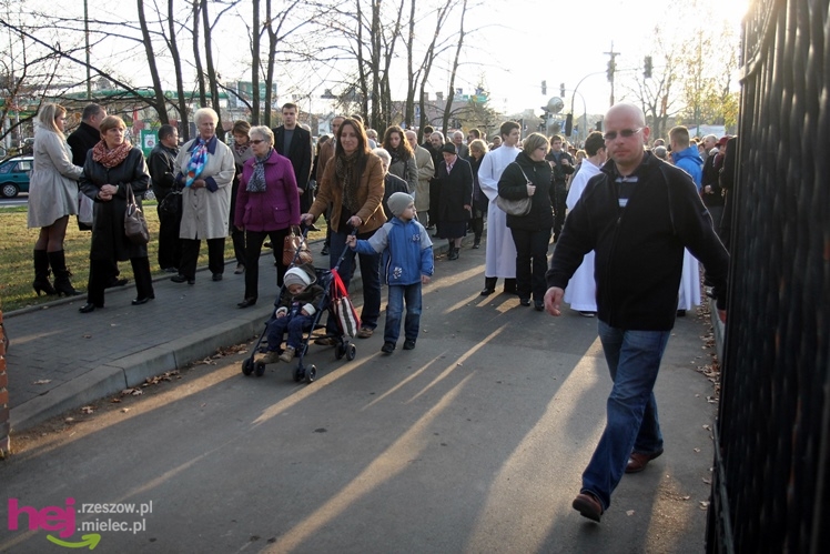 Tysiące mielczan na cmentarzach we Wszystkich Świętych