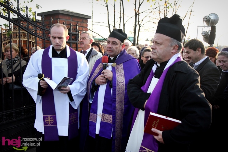 Tysiące mielczan na cmentarzach we Wszystkich Świętych