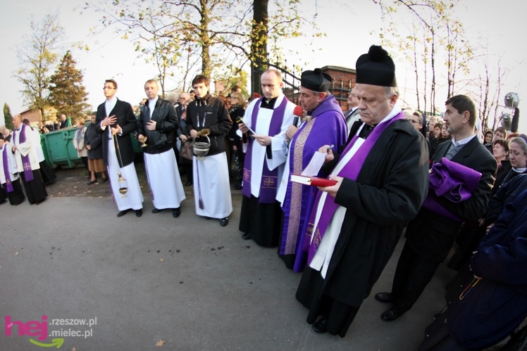 Tysiące mielczan na cmentarzach we Wszystkich Świętych