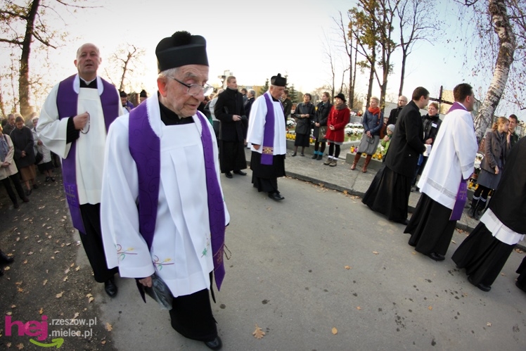 Tysiące mielczan na cmentarzach we Wszystkich Świętych