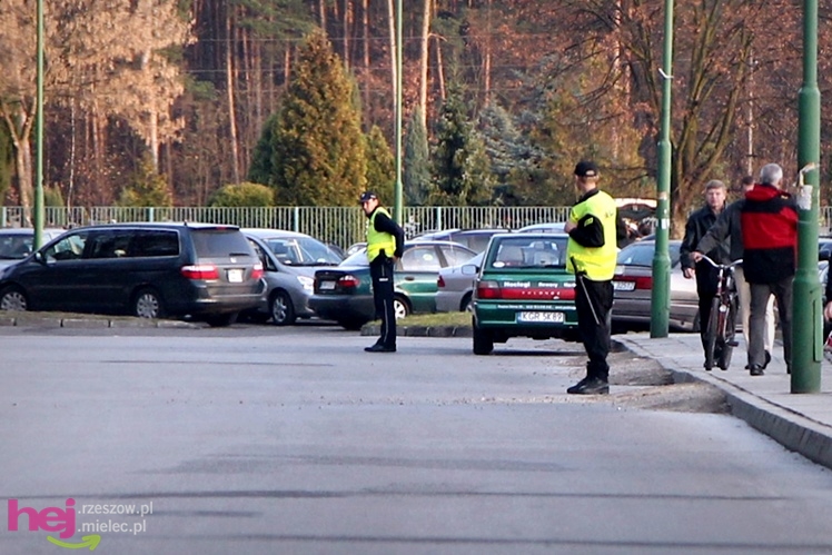Tysiące mielczan na cmentarzach we Wszystkich Świętych