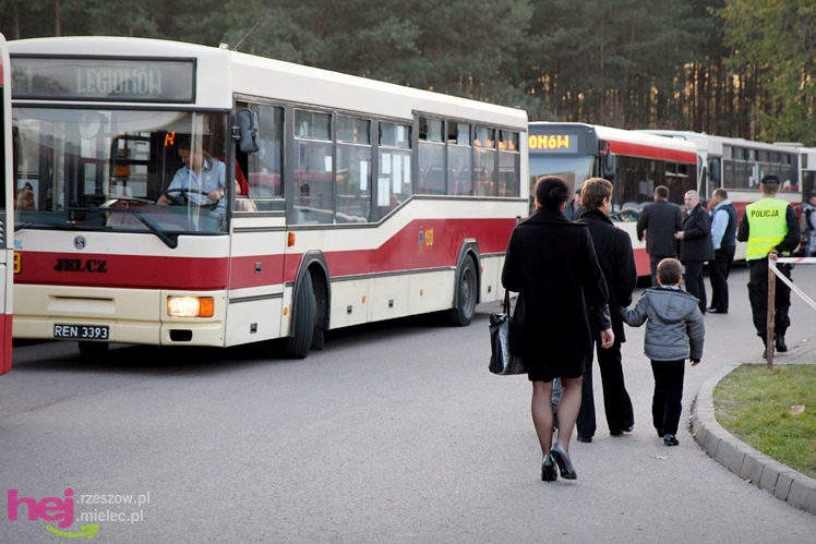 Tysiące mielczan na cmentarzach we Wszystkich Świętych