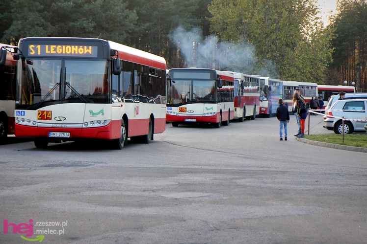 Tysiące mielczan na cmentarzach we Wszystkich Świętych