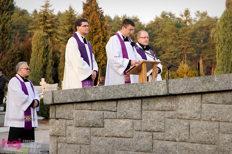 Tysiące mielczan na cmentarzach we Wszystkich Świętych