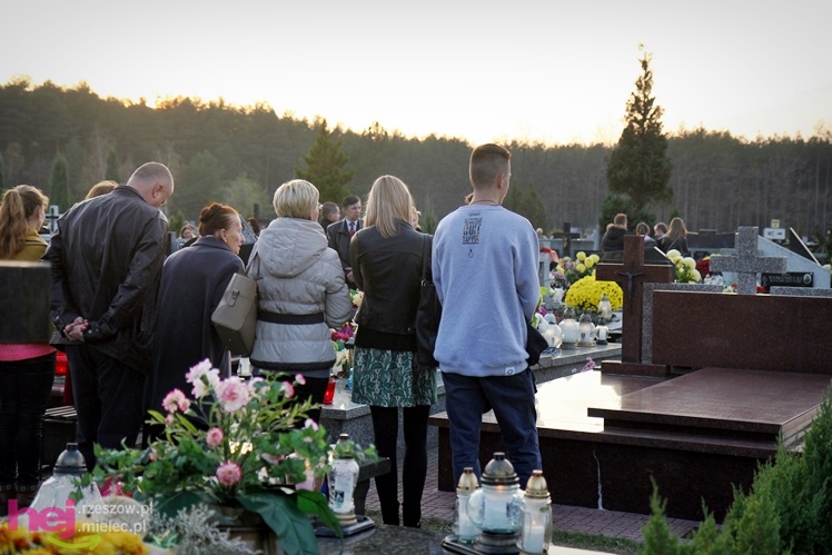 Tysiące mielczan na cmentarzach we Wszystkich Świętych