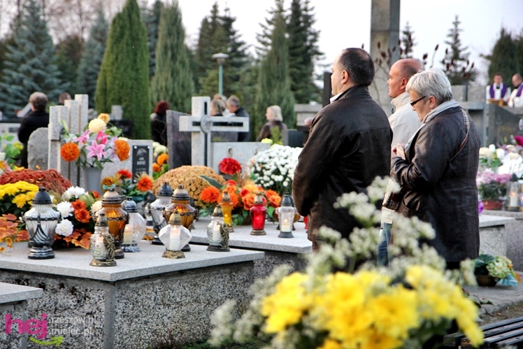 Tysiące mielczan na cmentarzach we Wszystkich Świętych