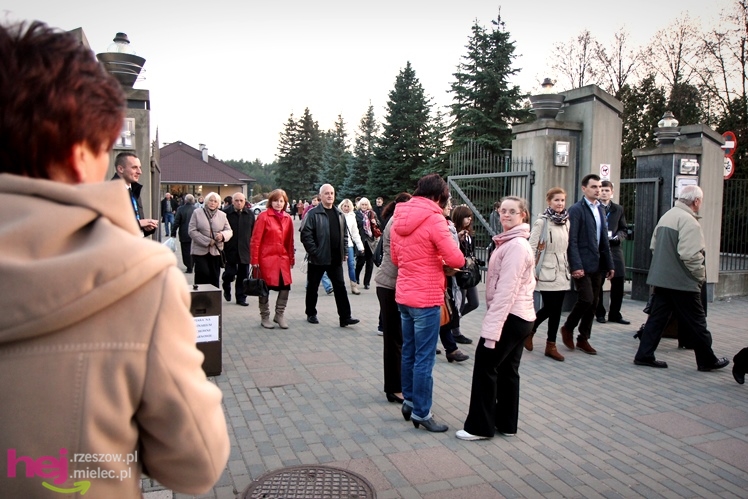Tysiące mielczan na cmentarzach we Wszystkich Świętych