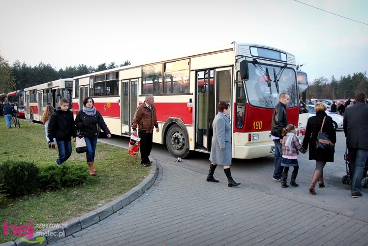 Tysiące mielczan na cmentarzach we Wszystkich Świętych