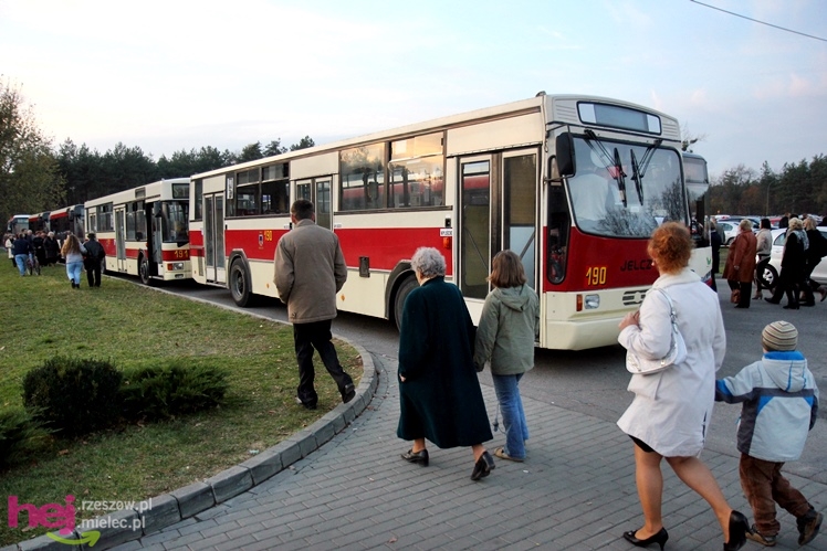 Tysiące mielczan na cmentarzach we Wszystkich Świętych