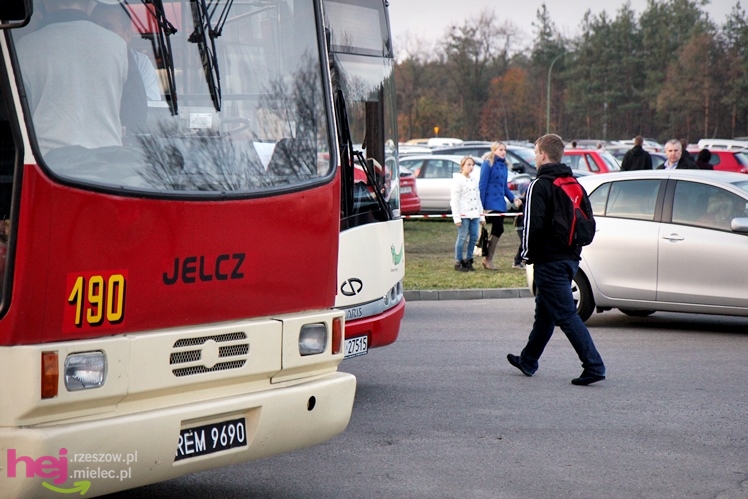 Tysiące mielczan na cmentarzach we Wszystkich Świętych