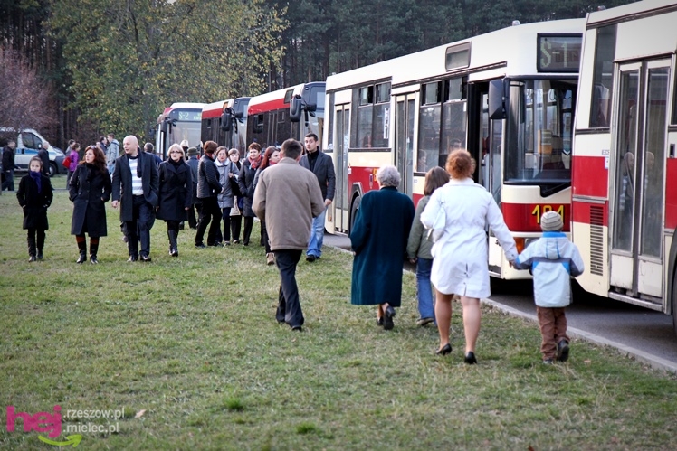 Tysiące mielczan na cmentarzach we Wszystkich Świętych
