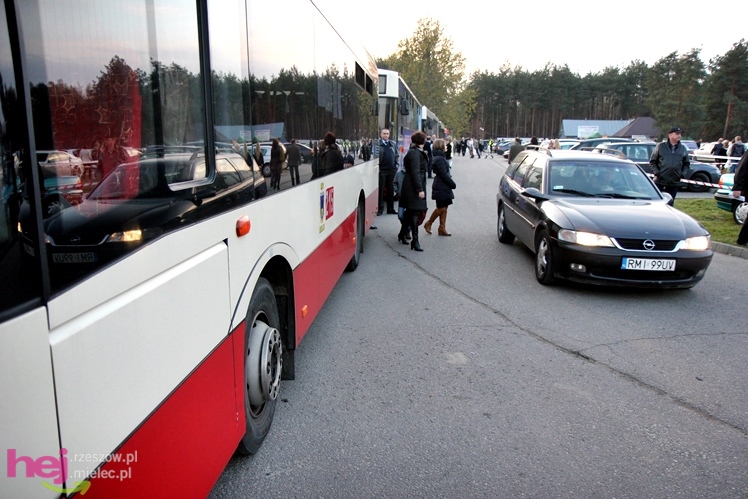 Tysiące mielczan na cmentarzach we Wszystkich Świętych