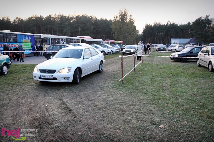 Tysiące mielczan na cmentarzach we Wszystkich Świętych
