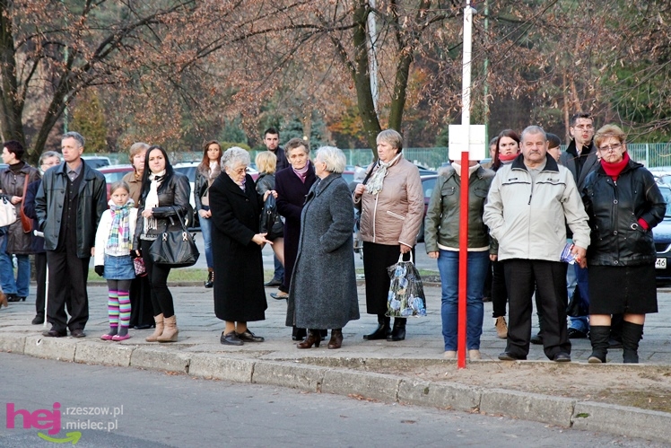 Tysiące mielczan na cmentarzach we Wszystkich Świętych