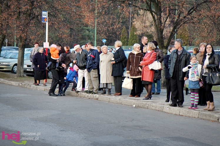 Tysiące mielczan na cmentarzach we Wszystkich Świętych